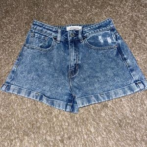 Women Jean shorts Pacsun size 23. Never worn